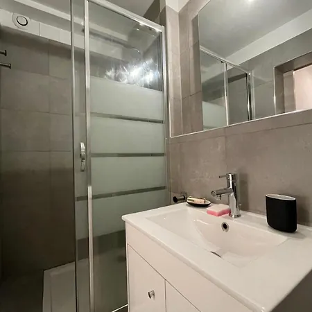 2 Lits - Parking - Proche Gare شقة